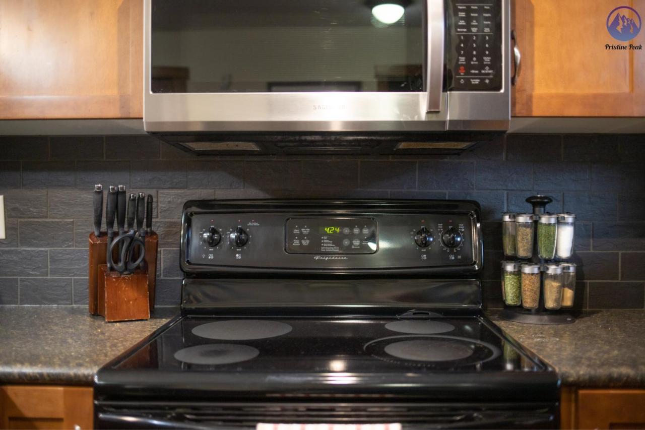 Fire Mountain Two Bedroom Condo Canmore Kültér fotó